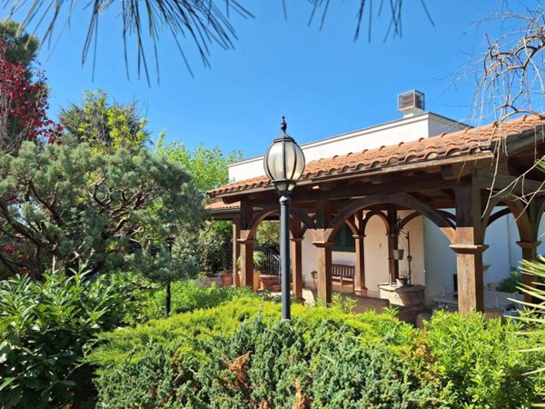 casa indipendente in vendita a Fasano in zona Laureto