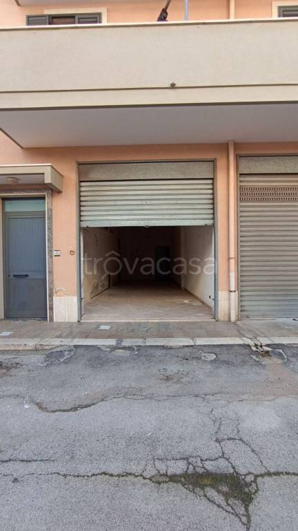locale commerciale in vendita a Fasano