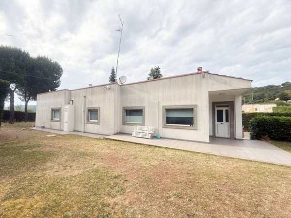 casa indipendente in vendita a Fasano in zona Laureto