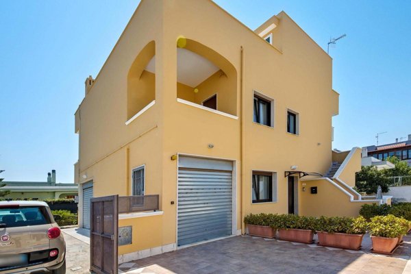 casa indipendente in vendita a Fasano