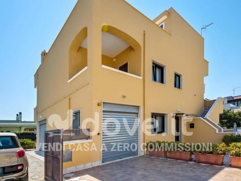 casa indipendente in vendita a Fasano