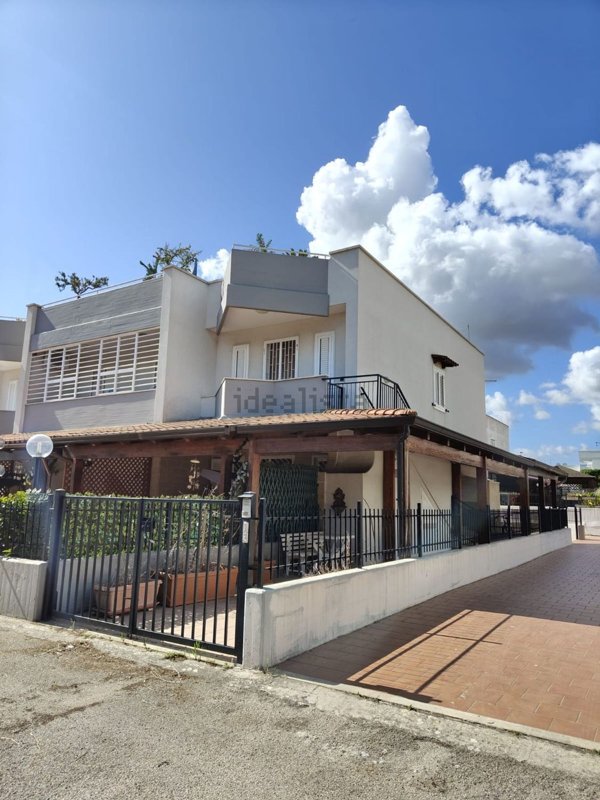 casa indipendente in vendita a Fasano in zona Torre Canne