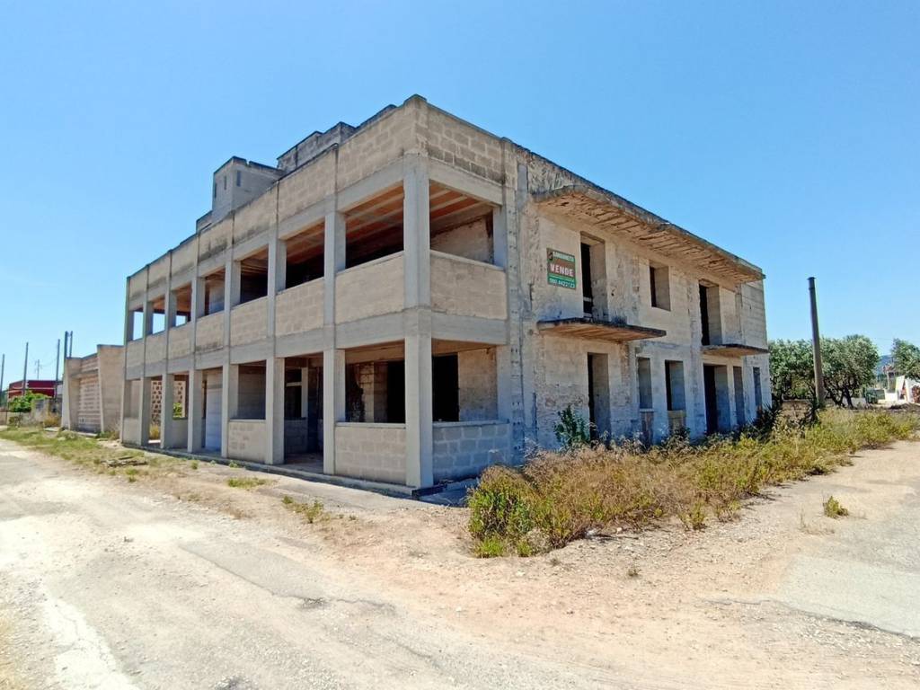 intera palazzina in vendita a Fasano in zona Savelletri