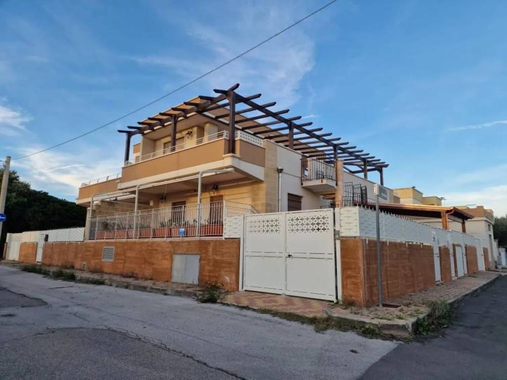 casa indipendente in vendita a Fasano in zona Savelletri