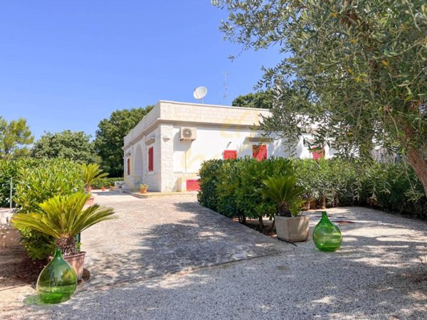 casa indipendente in vendita a Fasano in zona Laureto