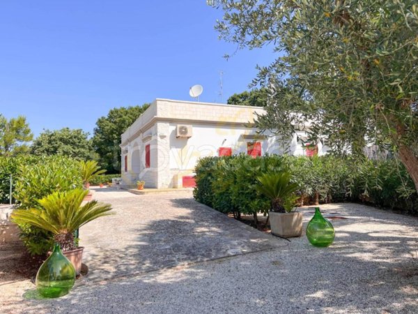 casa indipendente in vendita a Fasano