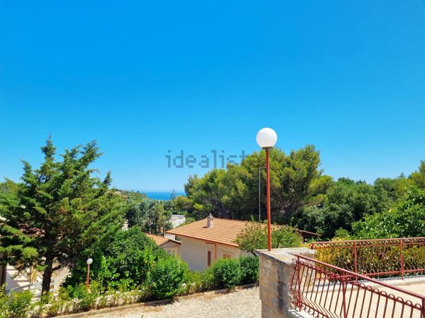 casa indipendente in vendita a Fasano in zona Savelletri