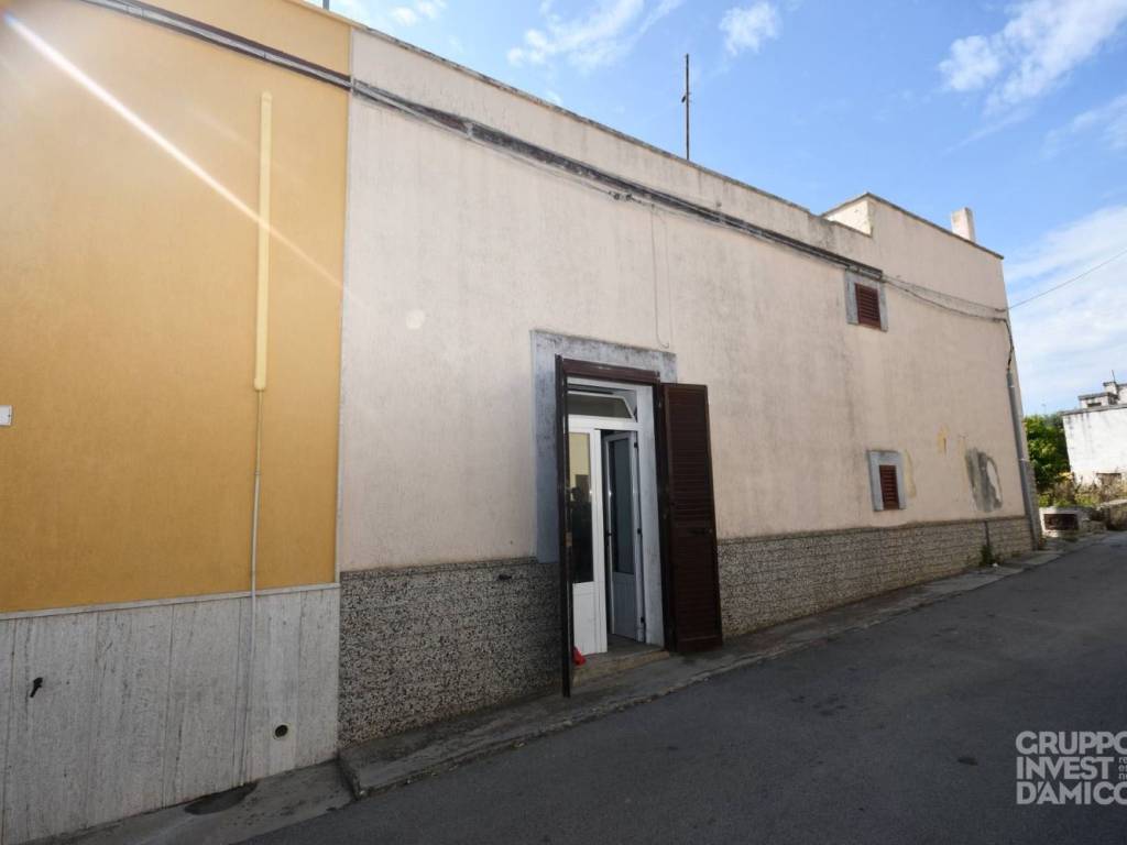 casa indipendente in vendita a Fasano in zona Montalbano