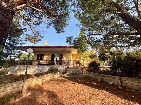 casa indipendente in vendita a Fasano