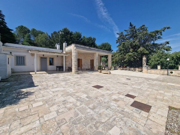 casa indipendente in vendita a Fasano in zona Laureto