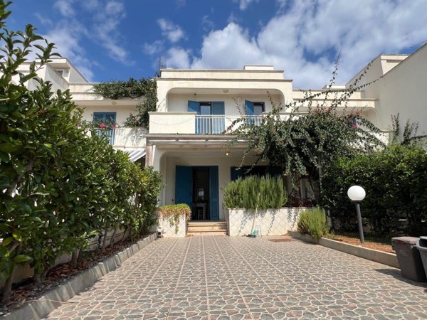 casa indipendente in vendita a Fasano in zona Savelletri