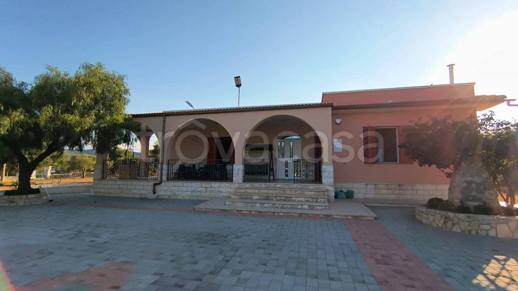 casa indipendente in vendita a Fasano in zona Pezze di Greco