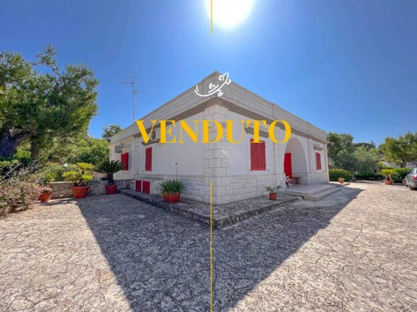 casa indipendente in vendita a Fasano in zona Laureto