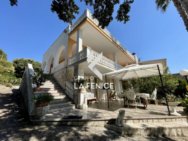 casa indipendente in vendita a Fasano in zona Laureto
