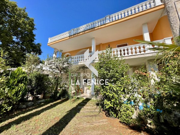 casa indipendente in vendita a Fasano in zona Laureto