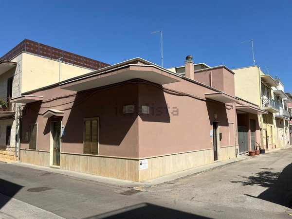 casa indipendente in vendita a Fasano in zona Pezze di Greco