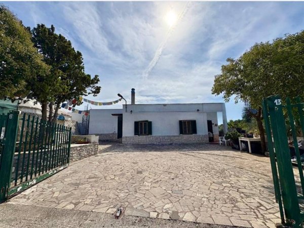 casa indipendente in vendita a Fasano in zona Laureto