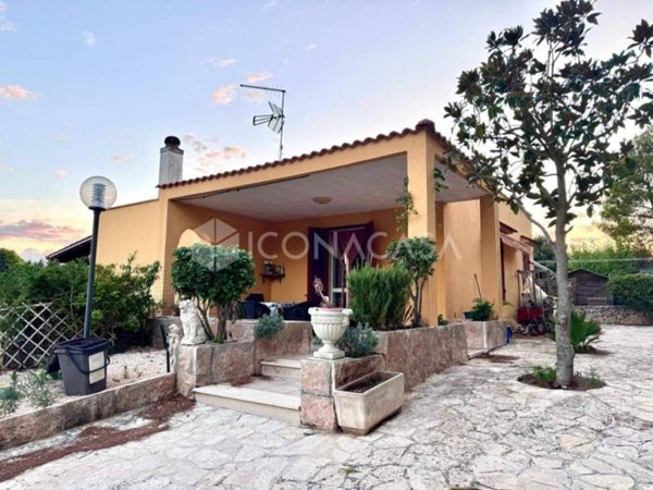 casa indipendente in vendita a Fasano in zona Laureto