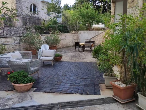 casa indipendente in vendita a Fasano in zona Laureto