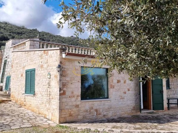 casa indipendente in vendita a Fasano