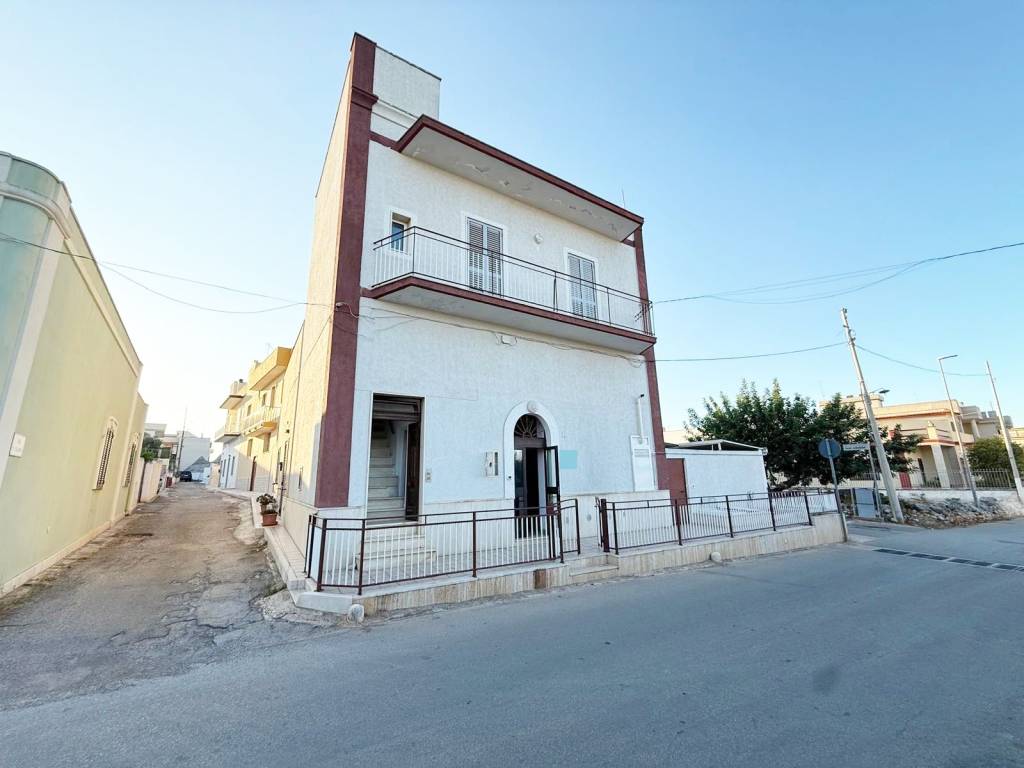 casa indipendente in vendita a Fasano in zona Montalbano