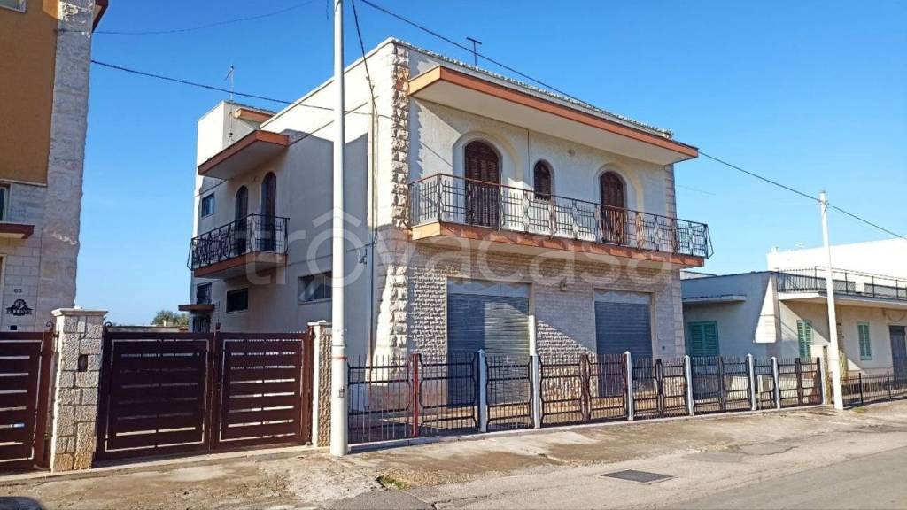 intera palazzina in vendita a Fasano in zona Montalbano