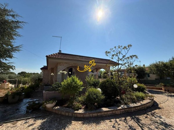 casa indipendente in vendita a Fasano in zona Laureto