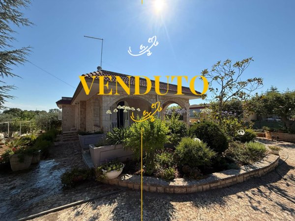 casa indipendente in vendita a Fasano in zona Laureto