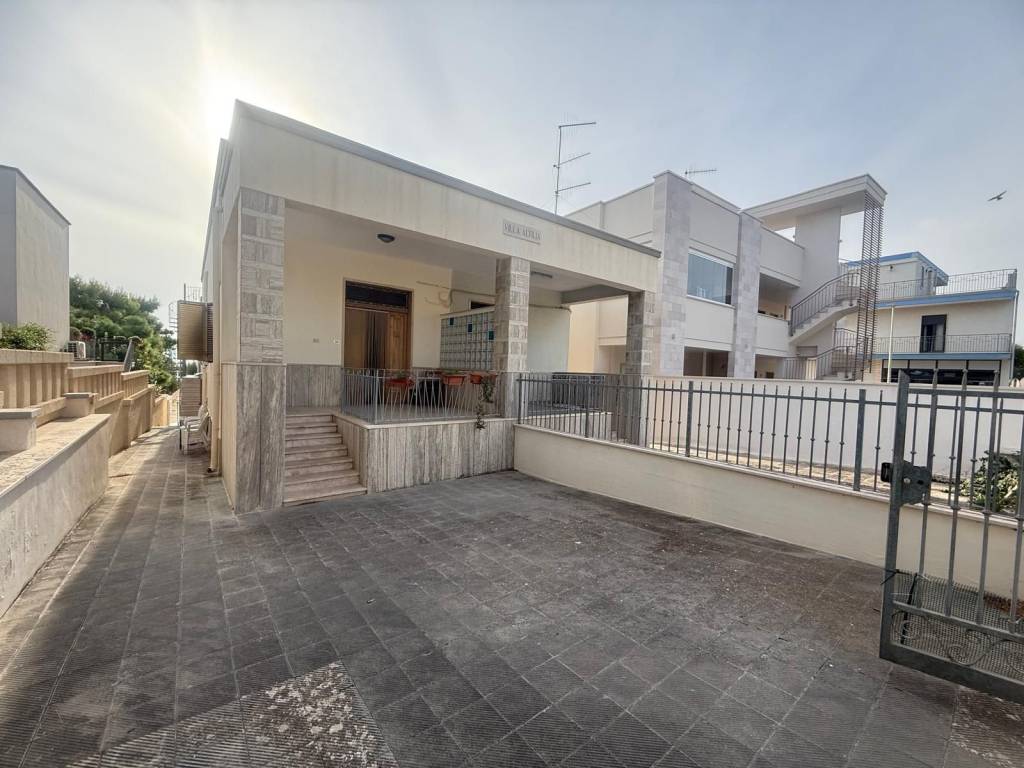 casa indipendente in vendita a Fasano in zona Torre Canne