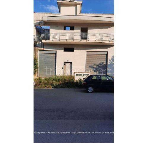 casa indipendente in vendita a Fasano