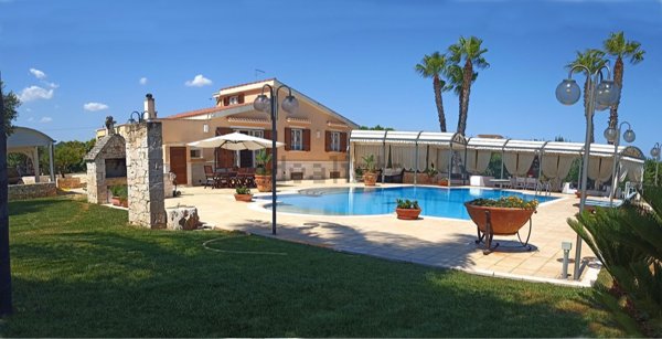 casa indipendente in vendita a Fasano