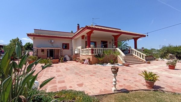 casa indipendente in vendita a Fasano