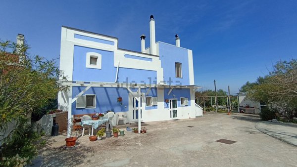casa indipendente in vendita a Fasano