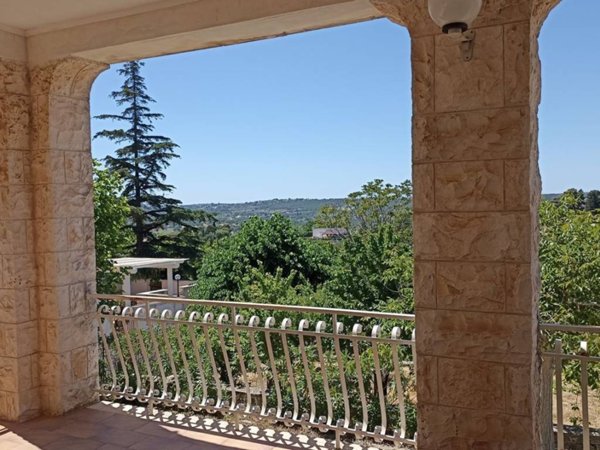 casa indipendente in vendita a Fasano in zona Laureto