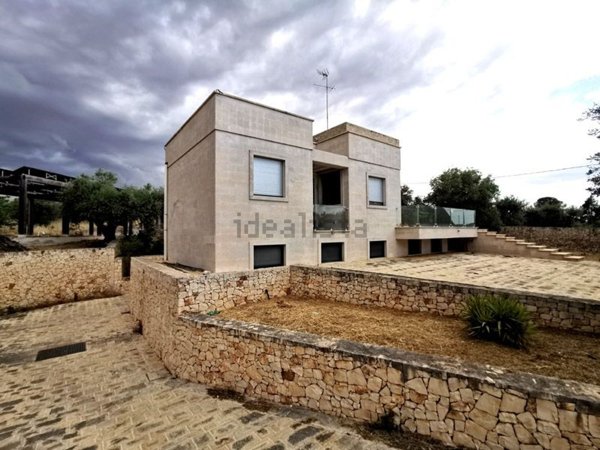 casa indipendente in vendita a Fasano