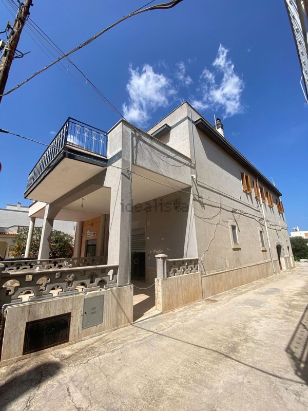 locale commerciale in vendita a Fasano in zona Montalbano