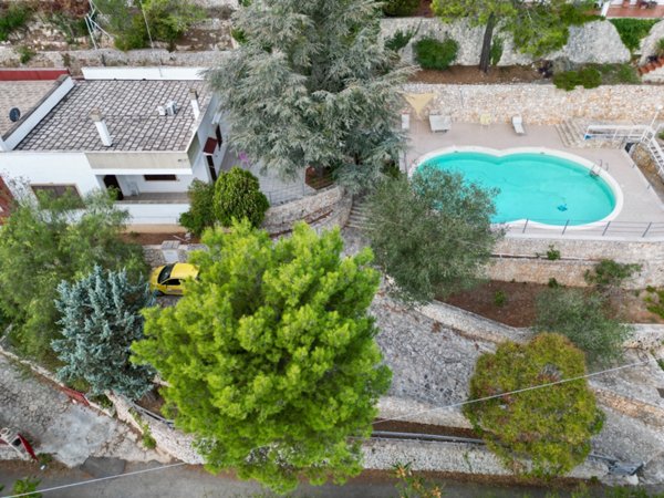 casa indipendente in vendita a Fasano