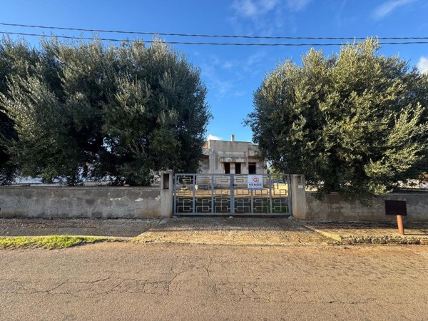 casa indipendente in vendita a Fasano in zona Speziale