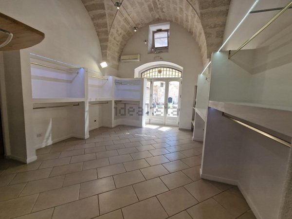 locale commerciale in vendita a Fasano