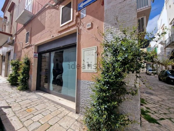 locale commerciale in vendita a Fasano