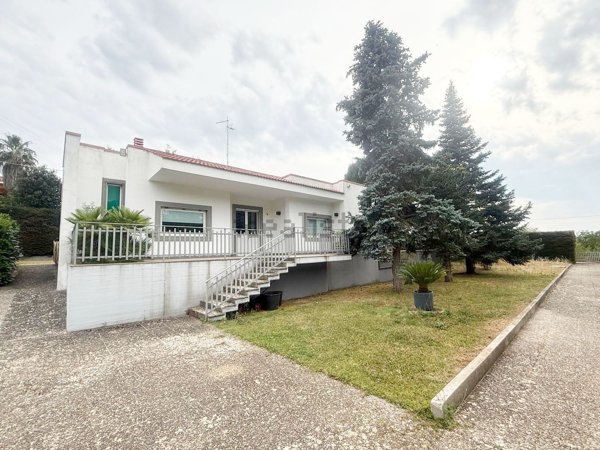 casa indipendente in vendita a Fasano in zona Canale di Pirro