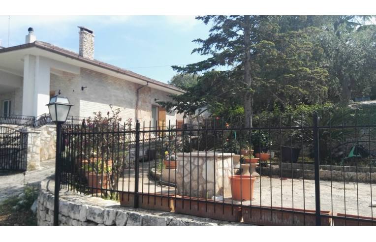 casa indipendente in vendita a Fasano