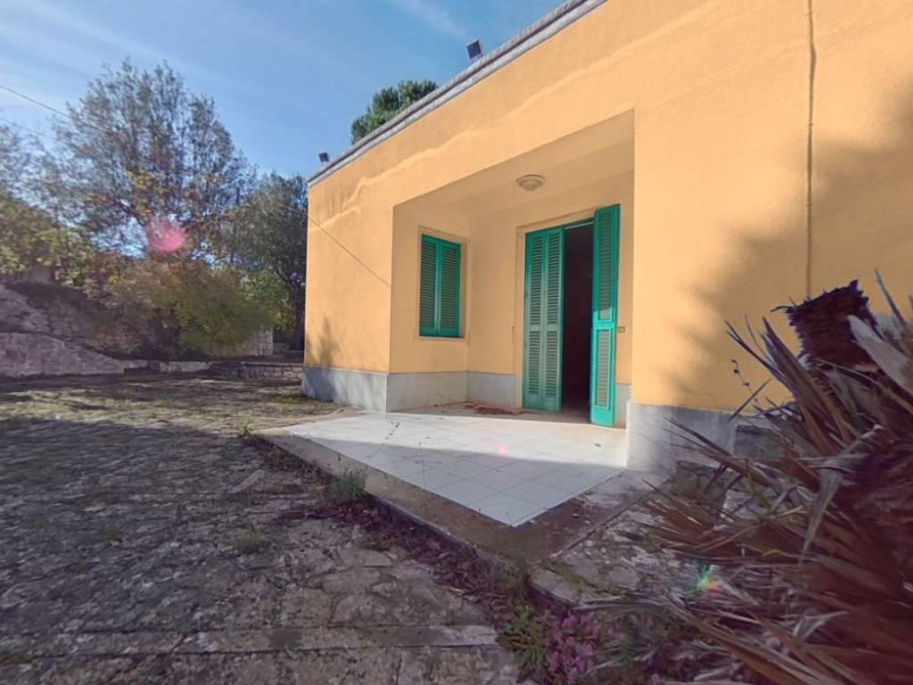 casa indipendente in vendita a Fasano in zona Laureto