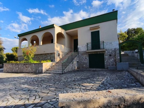 casa indipendente in vendita a Fasano in zona Laureto