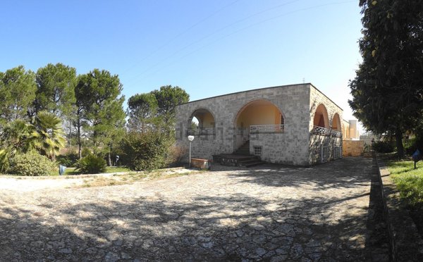 casa indipendente in vendita a Fasano