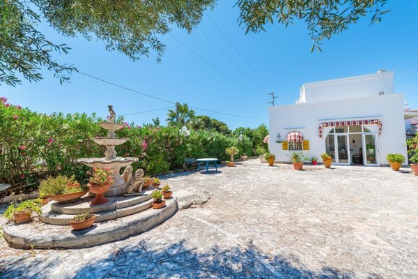 casa indipendente in vendita a Fasano in zona Savelletri