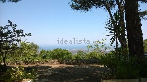 casa indipendente in vendita a Fasano