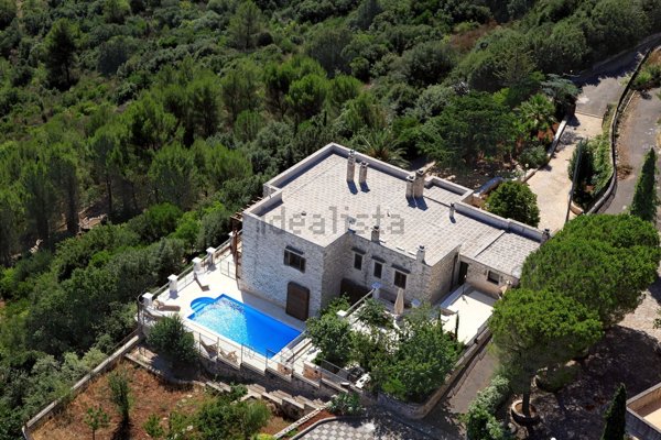 casa indipendente in vendita a Fasano