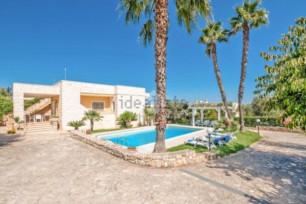 casa indipendente in vendita a Fasano