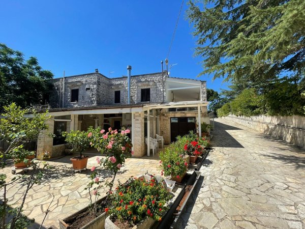 casa indipendente in vendita a Fasano